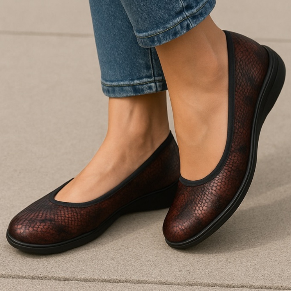 *Barani -  NWOT - leather loafers with removable arch support insol…